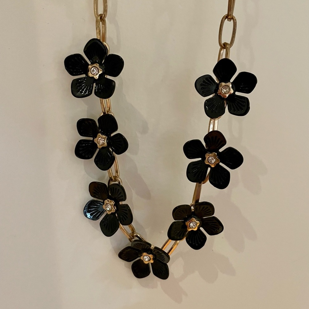 Flower necklace and earrings set